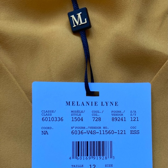 MELANIE LYNE: V-Neck Sleeveless Top - yellow gold - Picture 7 of 8